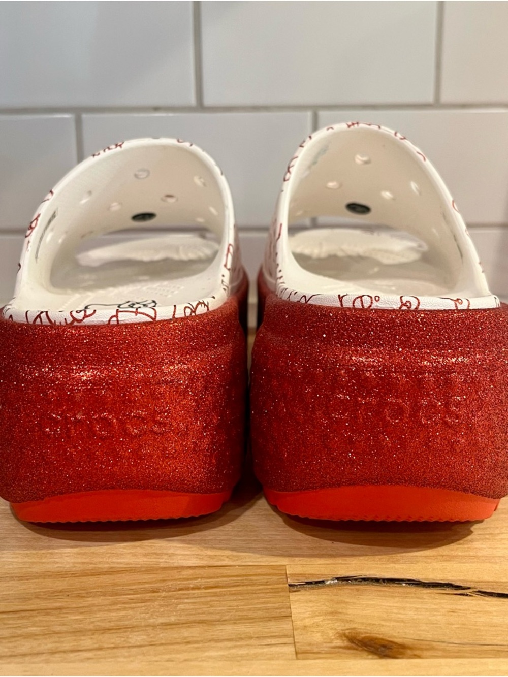 Hello Kitty x Crocs Stomp Red Glitter Platform Slides Size 8 Y2k Sanrio Sandals - Picture 3 of 12